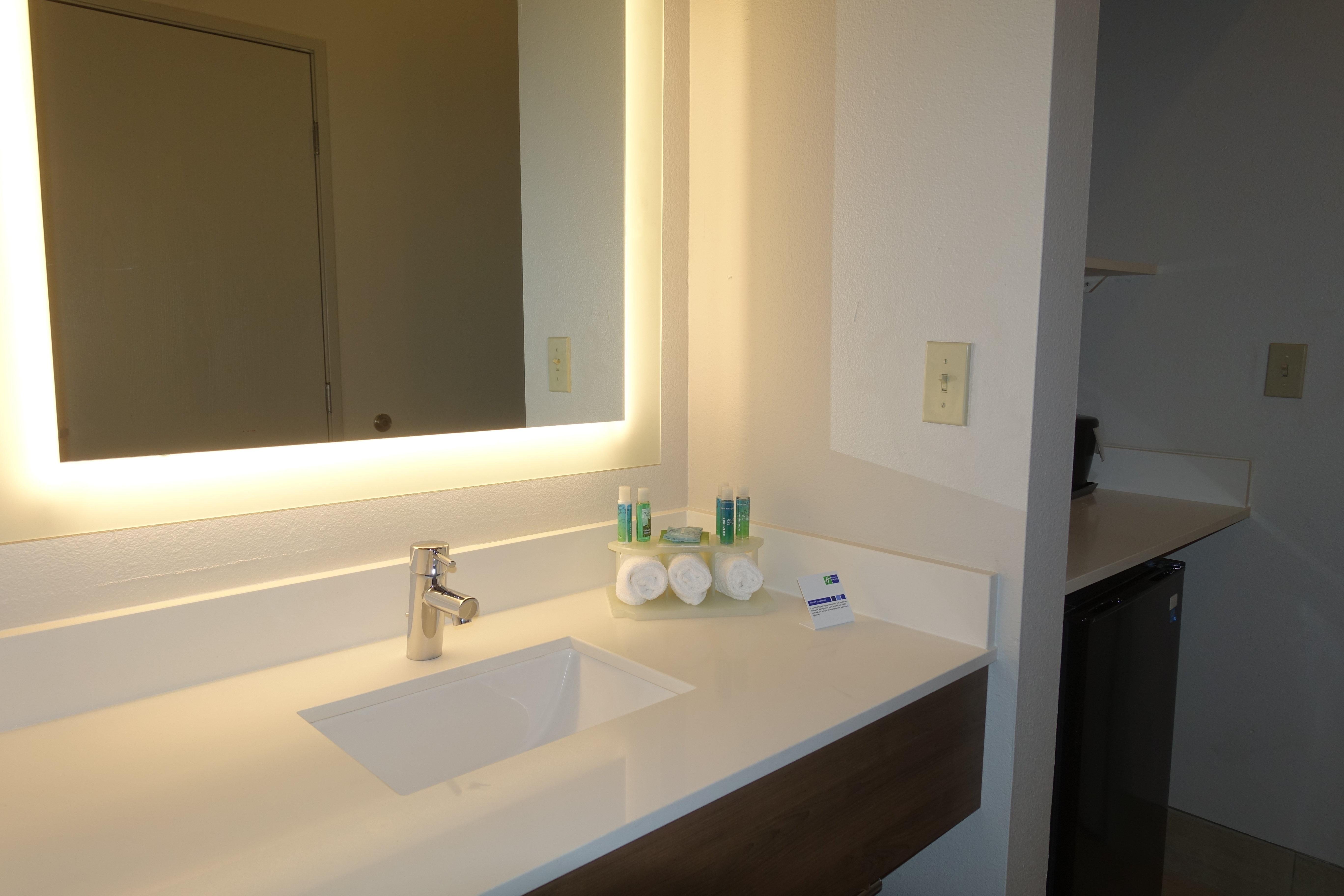 Holiday Inn Express & Suites Brentwood Esterno foto
